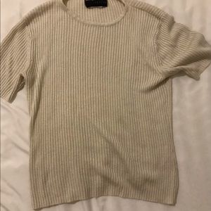 Off-white lines on the shirt